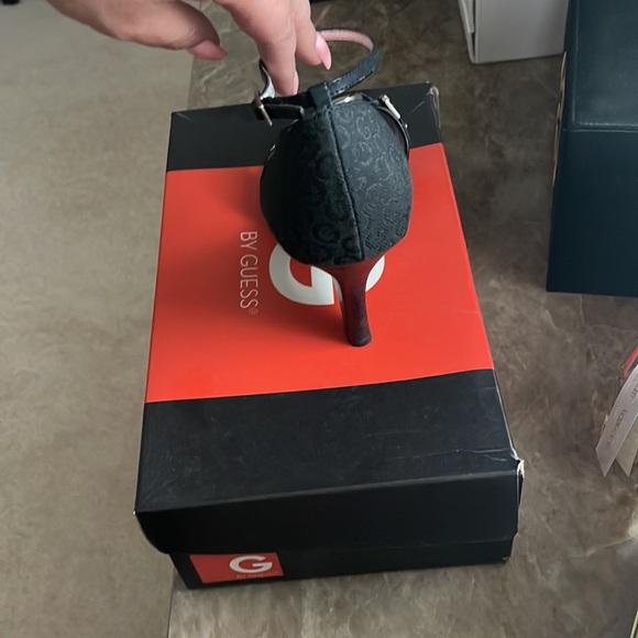 Womens guess wedge. Black, size 8.5. Only worn once for 1 hour. - Picture 3 of 7